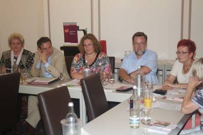 Der Kreisverband der Frauen Union Limburg-Weilburg hat vor der endgltigen Entscheidung im Bundestag zu einer Neuregelung der Beihilfe zum Suizid ins Hadamarer Hotel Nassau-Oranien zu einer Diskussionsveranstaltung eingeladen. Dort diskutierte ich mit der FU-Kreisvorsitzenden Christine Zips, Tina Sandhfer, Dr. Egbert Reichwein und  Ingeborg Drossard-Gintner (v.l.).