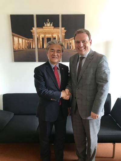 Gesprch mit dem koreanischen Botschafter, S.E. Herrn Dr. Bum Goo Jong