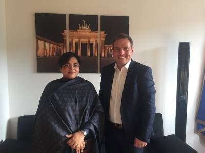 Gesprch mit der stellvertretenden Missionsleiterin Indiens, I.E. Frau Paramita Tripathi